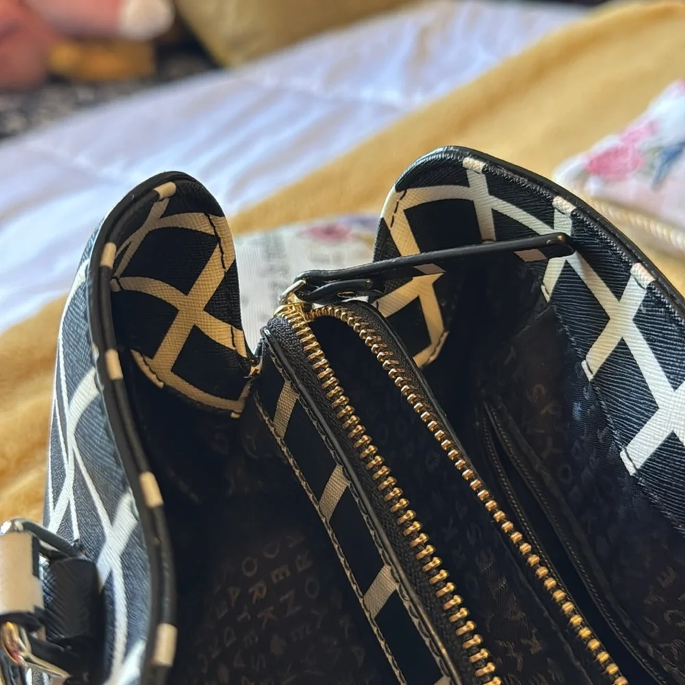 Kate Spade black & white very clean - Picture 12 of 15